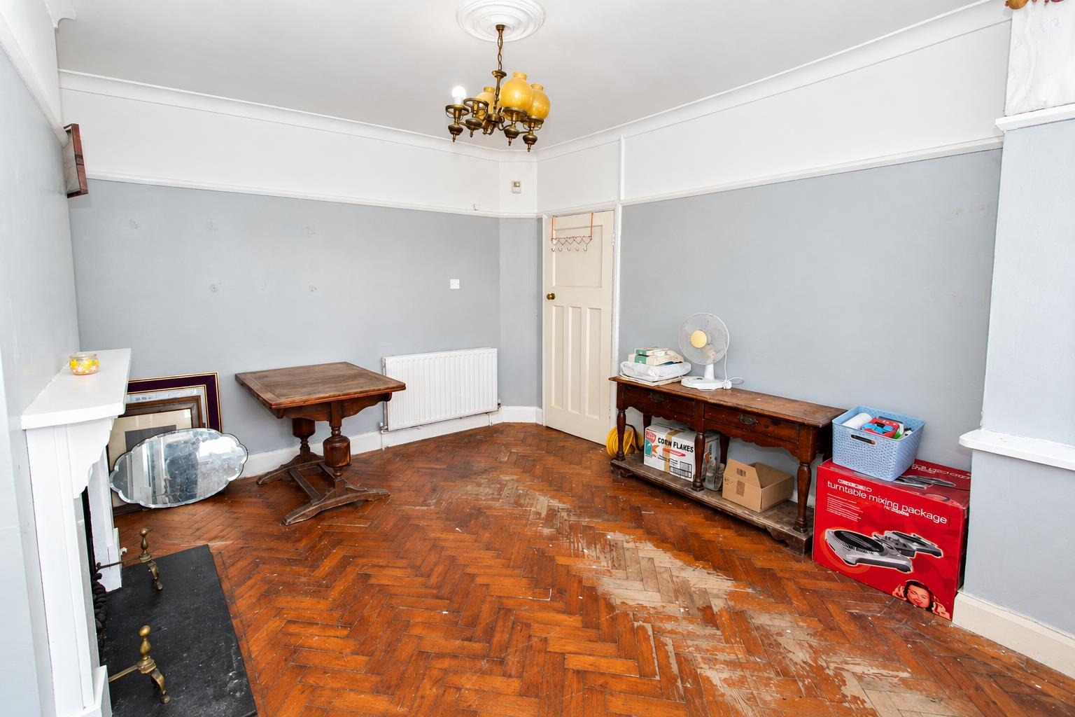 Westmead Road, Sutton